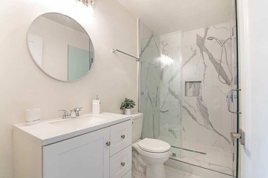 Building Photo - 15944 Hart St