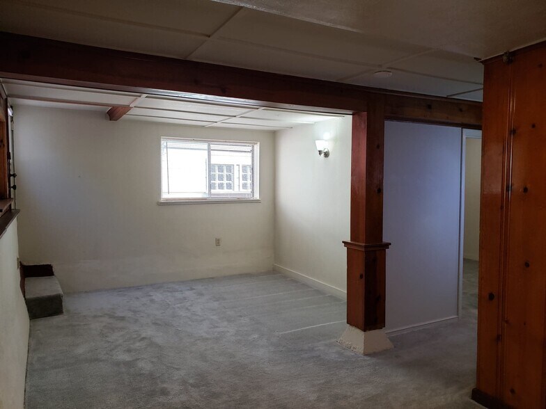Building Photo - 550 45th St
