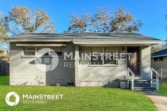 Building Photo - 673 Paris Ave S