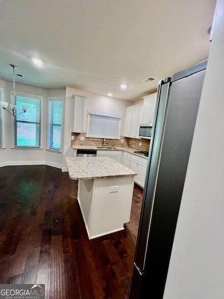 Building Photo - 600 Rosehill Ln SW