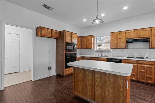 Building Photo - 6814 Silver Lake Dr