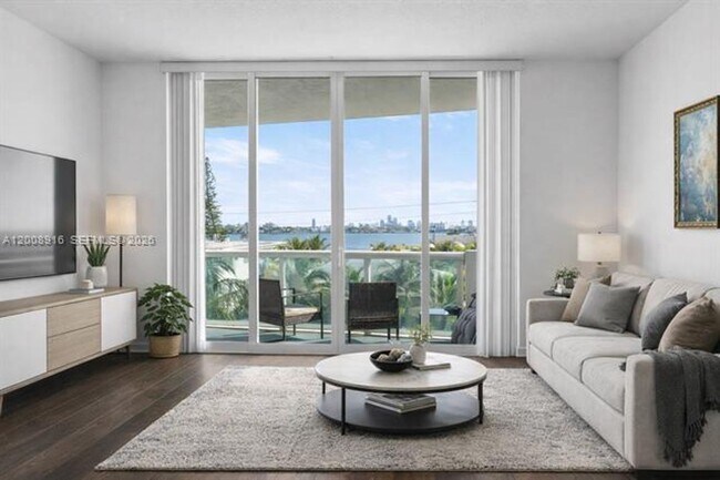 Building Photo - 7910 Harbor Island Dr