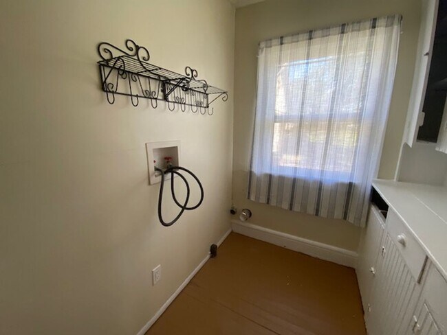 Building Photo - 4 Bedroom Single Family Home VCL