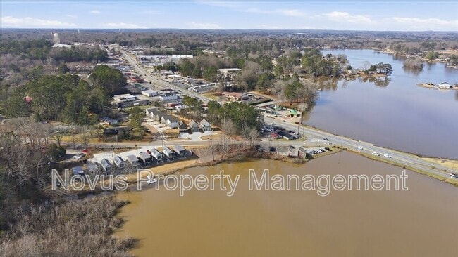 Building Photo - 105 Carroll Cir