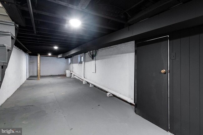 Building Photo - 6205 Elmwood Ave