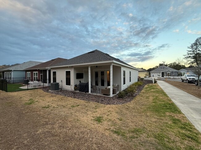 Building Photo - Beautiful Home located in Fairway Pointe