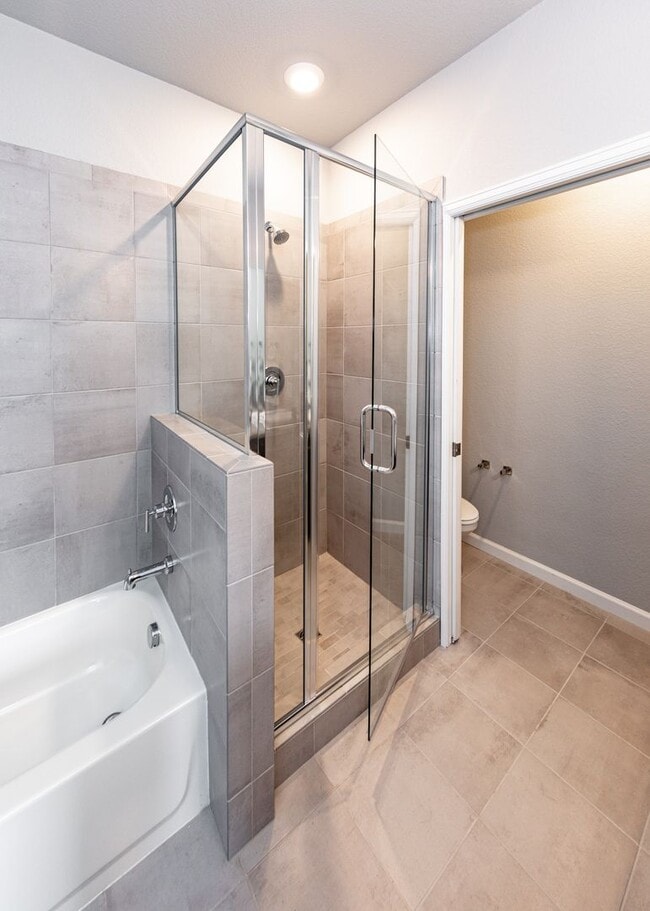 Building Photo - Luxury Executive Westside Townhouse with E...