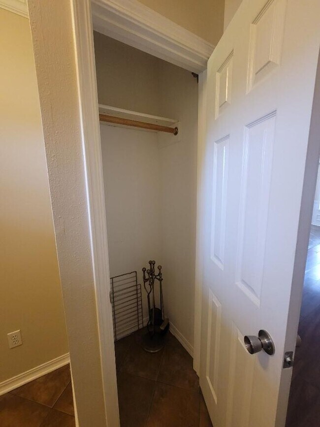 Building Photo - 1502 Winchester Dr