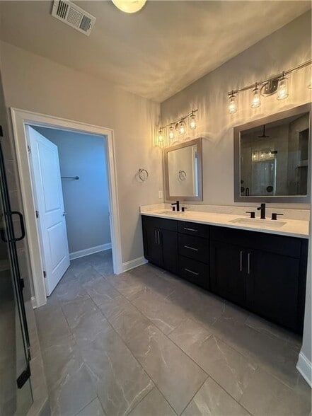 Building Photo - 251 Franklin Rd