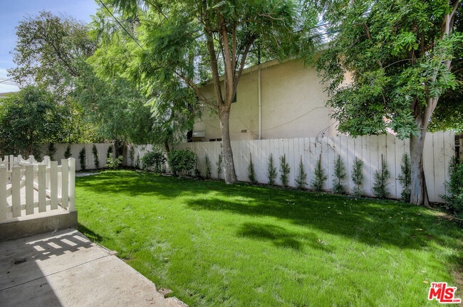Building Photo - 5415 Fallbrook Ave