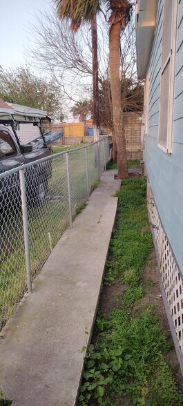 Building Photo - 2414 Grover Ave