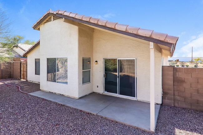 Building Photo - 8606 W Las Palmaritas Dr