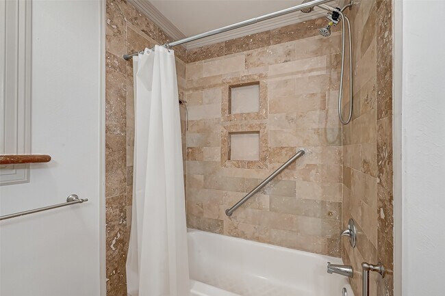Building Photo - 5611 Briarbend Dr