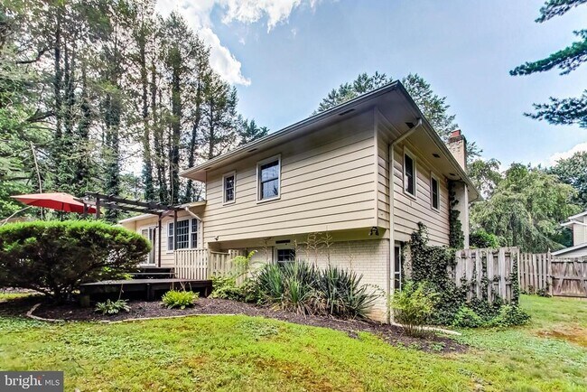 Building Photo - 806 Hope Ct