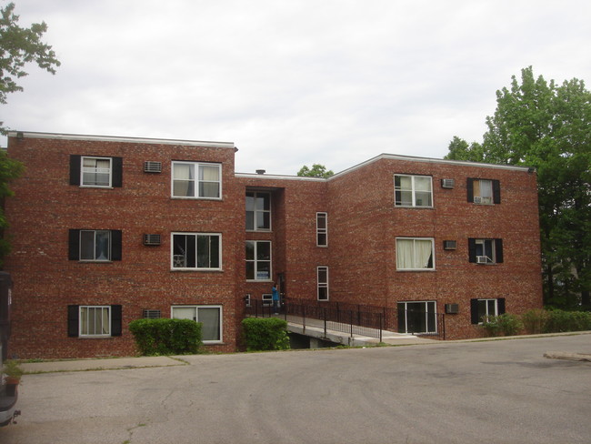 Building Photo - Summit Villa