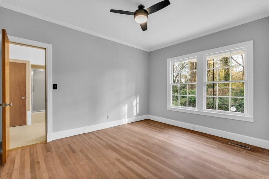 Building Photo - 905 8th Ave N