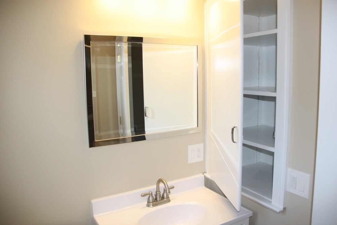 Building Photo - 2142 Collinway St