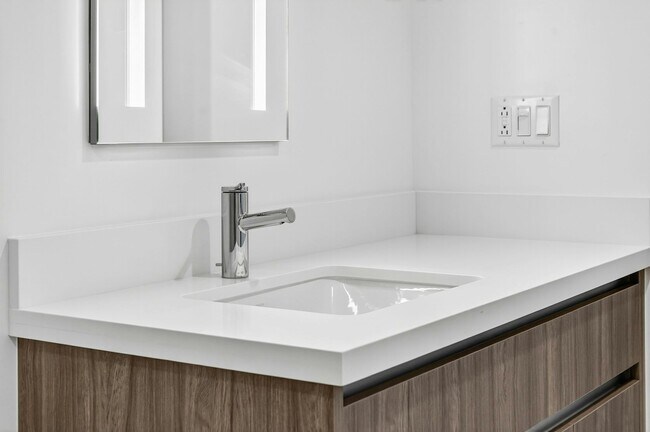 Building Photo - 1500 Rycroft St