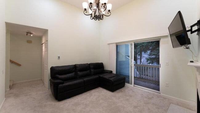 Building Photo - 2 bedroom in Kirkland WA 98034