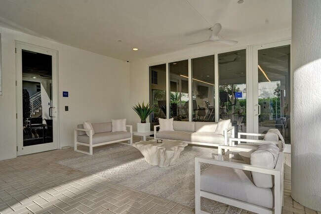 Building Photo - 612 Bayshore Dr