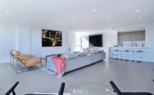 Building Photo - 2220 Avenue of the Stars