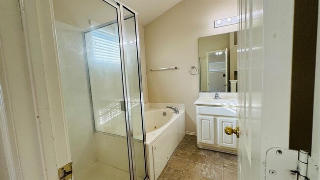 Building Photo - 16100 S Great Oaks Dr