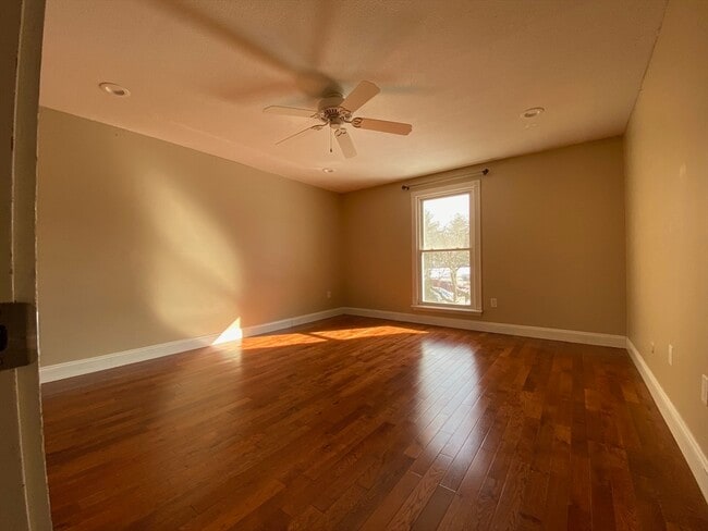 Building Photo - 4 Shadowbrook Ln