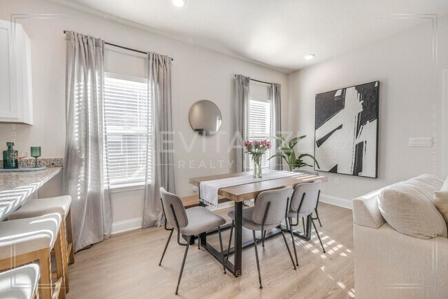 Building Photo - Beautiful Townhome in Quail Hollow, Spanis...