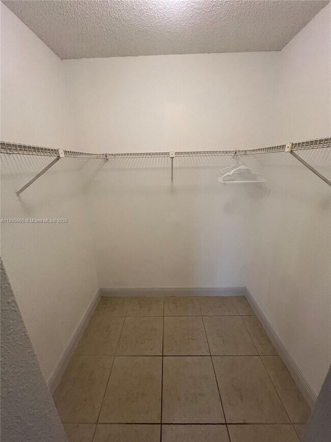 Building Photo - 10765 SW 108th Ave