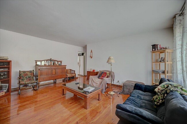 Building Photo - 10165 W Cleveland Ave