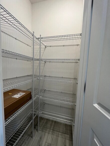 Building Photo - Room in Townhome on Pagebrook Ln