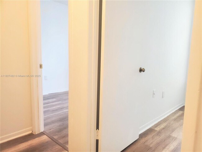Building Photo - 311 SW 110th Ave