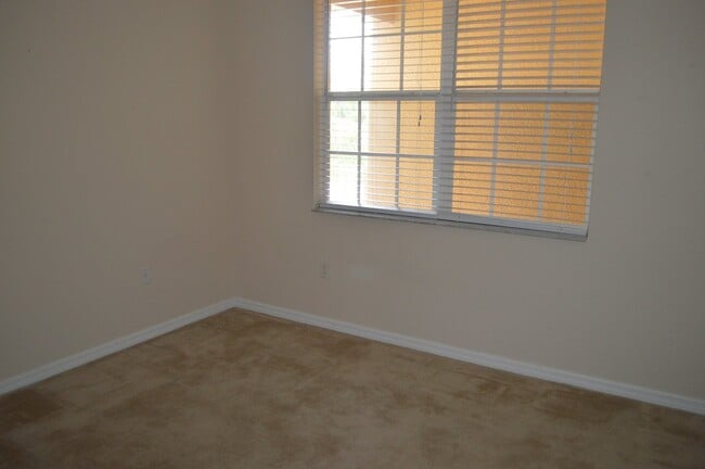 Building Photo - GREAT CONDO IN CAPE CORAL 2+ DEN/2  $1,800!!