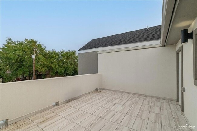 Building Photo - 5604 N Crown Point