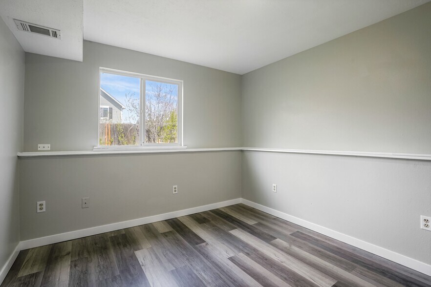 Building Photo - 1447 W 134th Dr