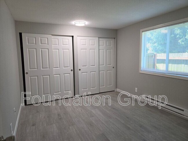 Building Photo - 938 N 100th St