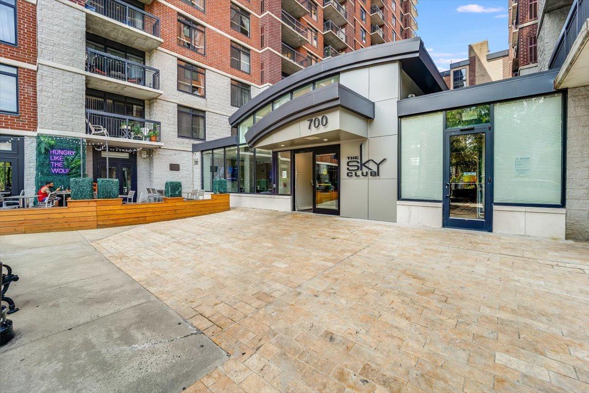 Building Photo - 700 1st St