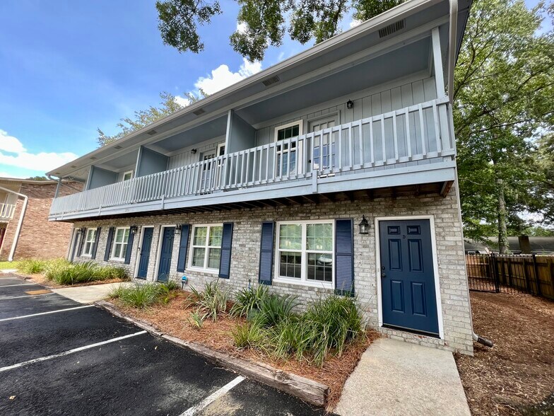 Exterior - 276 Fleming Rd