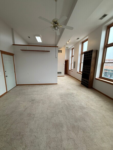 Building Photo - 31-33 W New York St