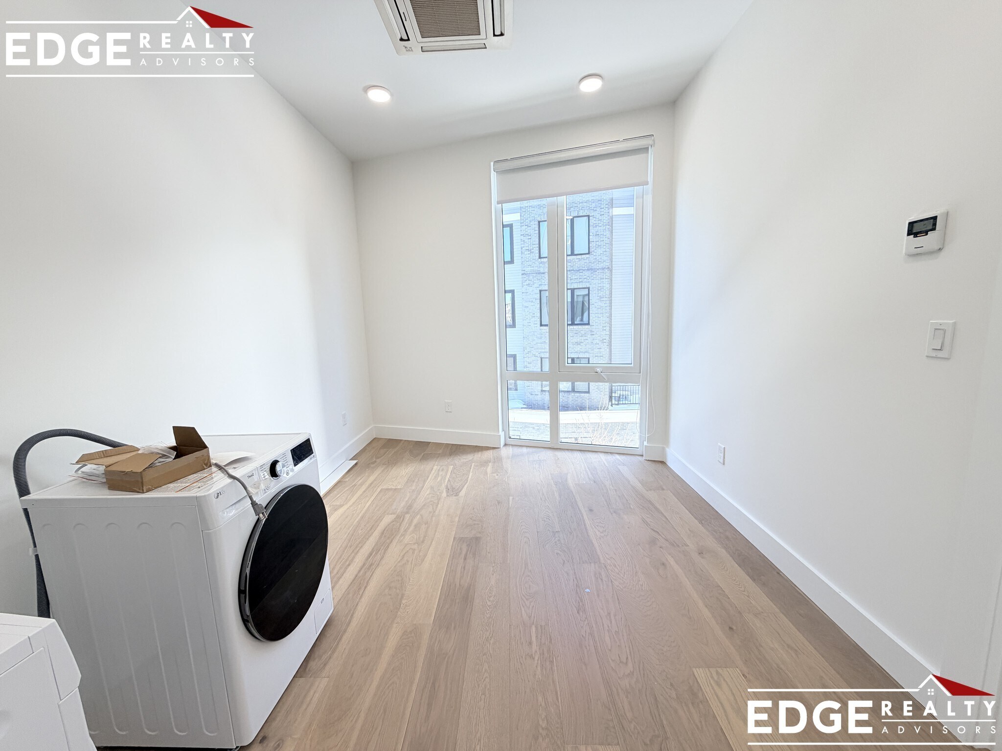 Building Photo - 157 Murdock St