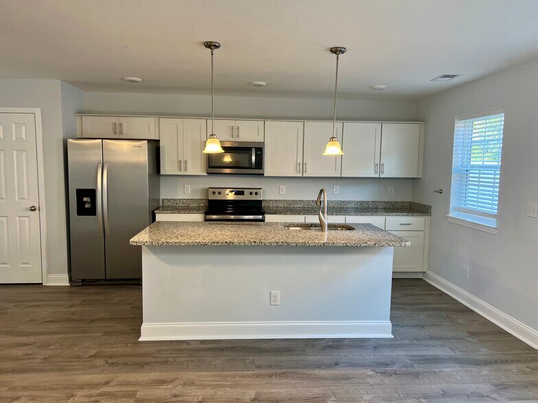 Building Photo - 609 37th Ave N