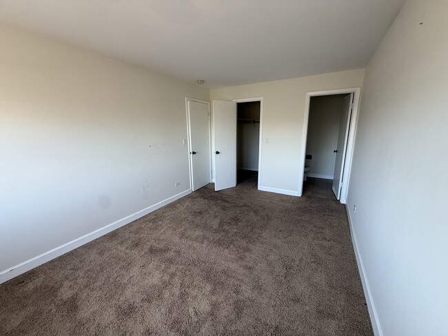 Building Photo - 1039 College Ave