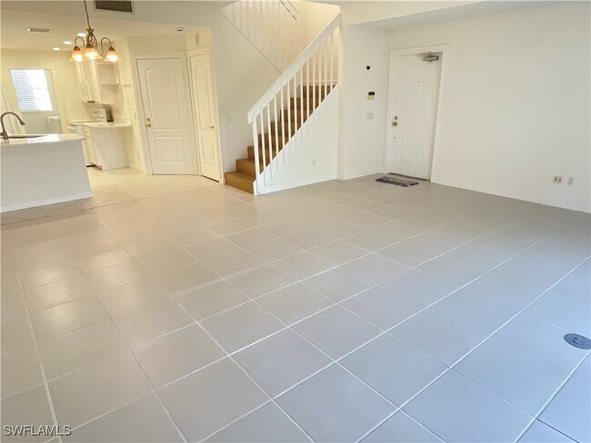 Building Photo - 5549 Cove Cir