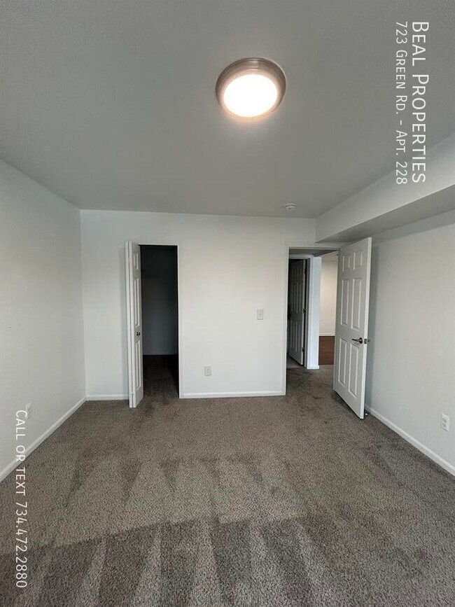 Building Photo - 723 Green Rd