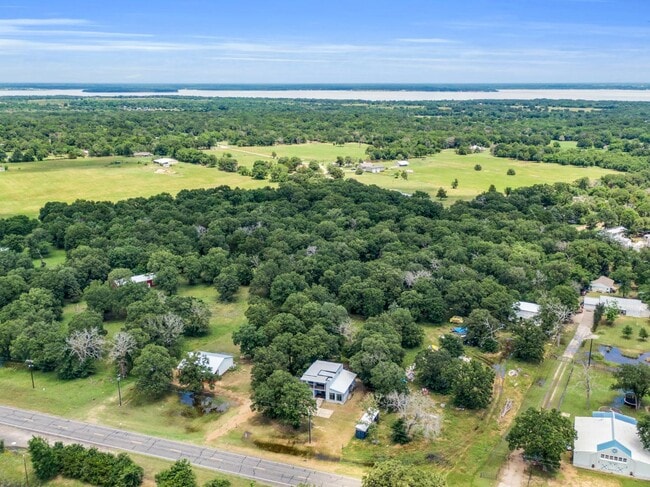 Building Photo - 815 N Seven Points Blvd