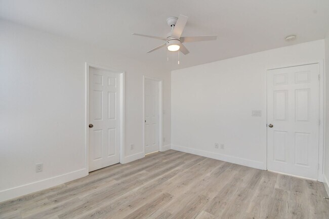 Building Photo - BEAUTIFUL 2 STORY SINGLE FAMILY HOME WITH 3 BEDROOMS AND 2.5 BATHS LOCATED IN SOUTHWEST