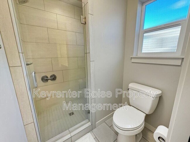 Building Photo - 2337 E Danzee Dr