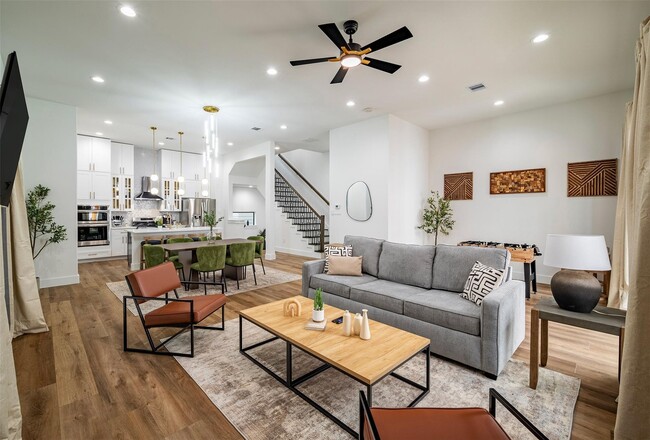 Building Photo - 1305 E 27th St