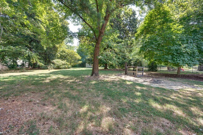 Building Photo - 5040 Stillwood Dr