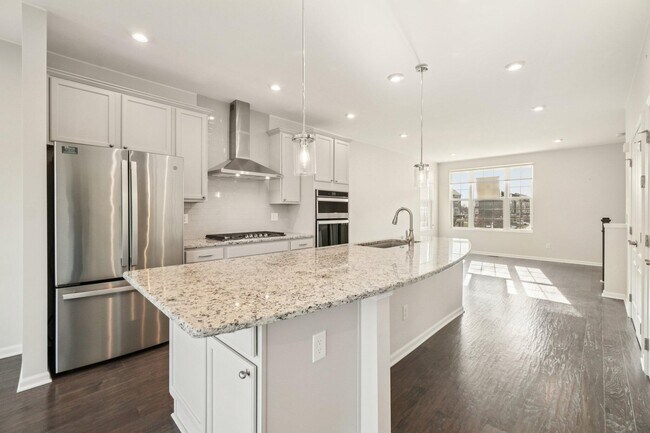 Building Photo - 202 N Sydney Ct